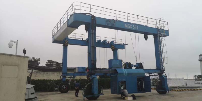 移動(dòng)式游艇專用起重機(jī)